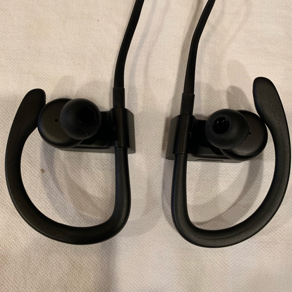 Dr Dre Powerbeats 3. Sport. Wireless. Includes charger. Rarely used.